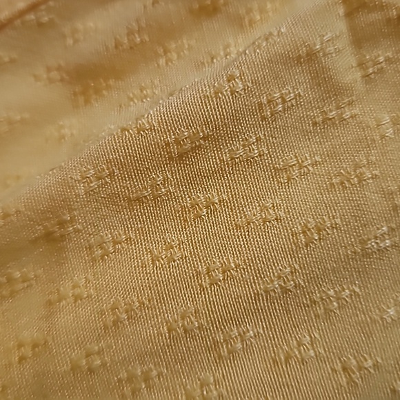 Crown & Ivy Textured Sleeveless Blouse NWT - Picture 2 of 5